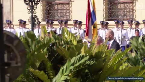 Fotograma en el minuto 4:25